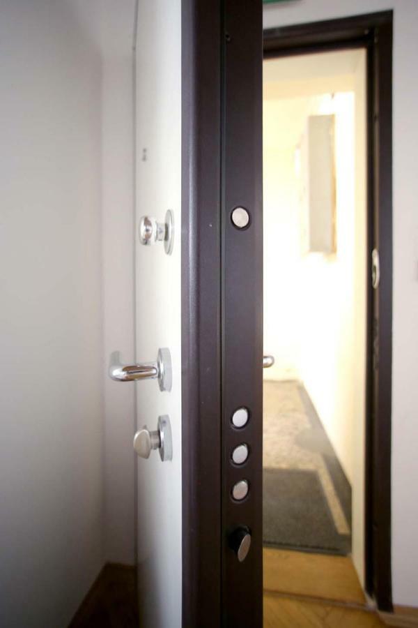 Skyscraper Apartment Tour As リュブリャナ エクステリア 写真