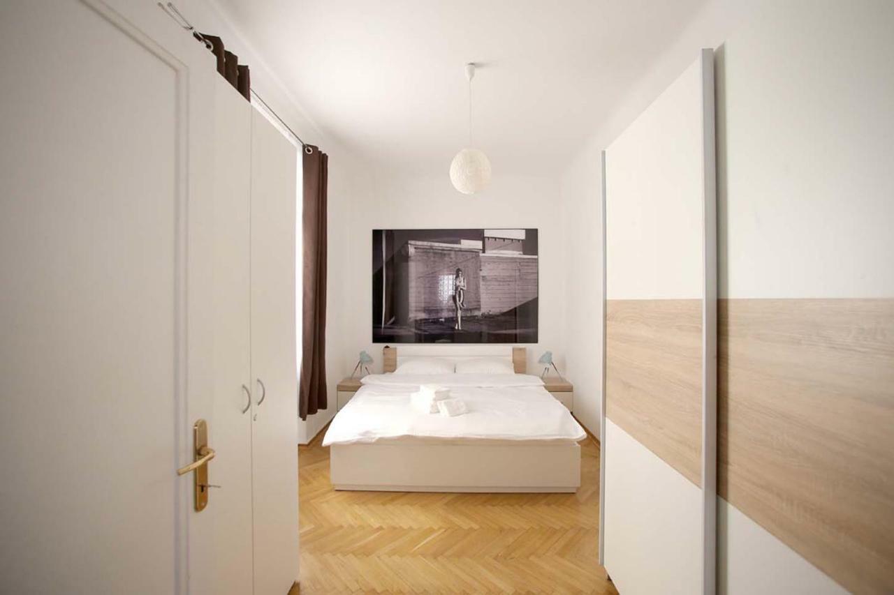Skyscraper Apartment Tour As リュブリャナ エクステリア 写真