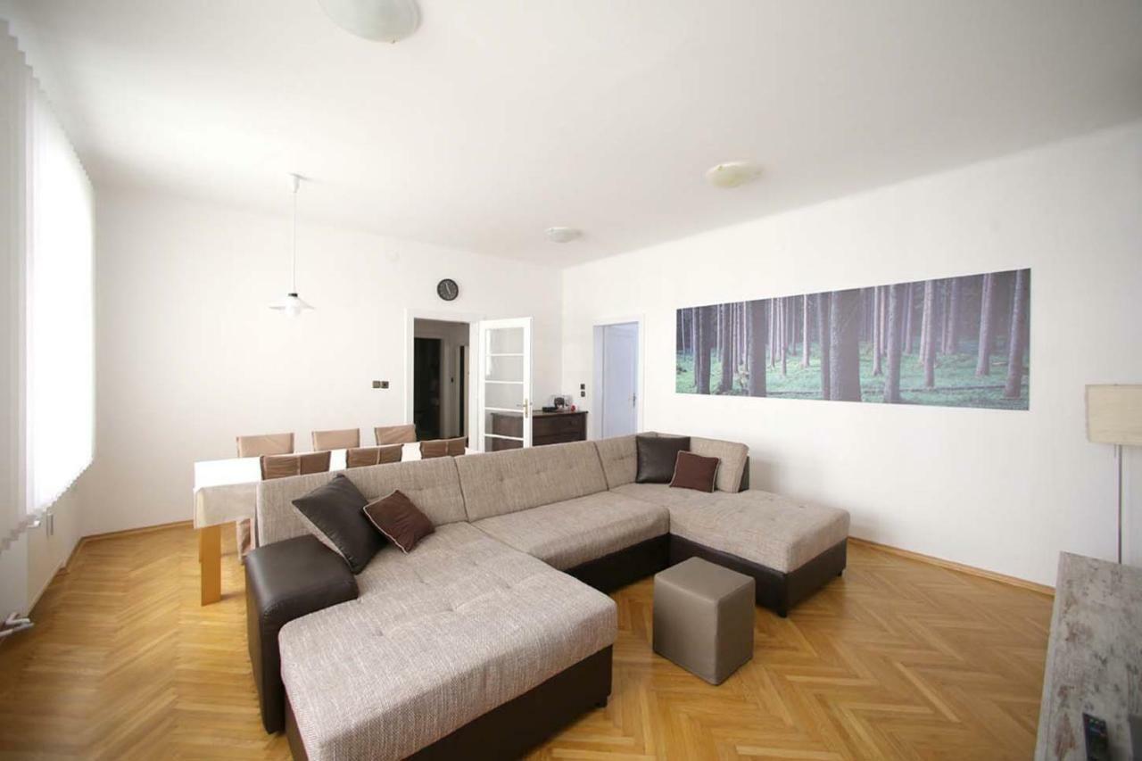 Skyscraper Apartment Tour As リュブリャナ エクステリア 写真